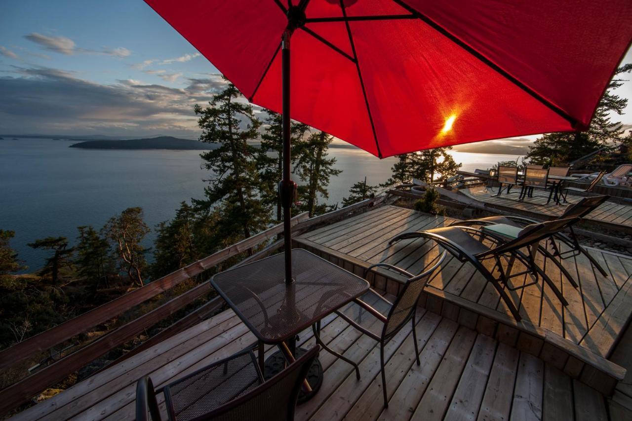 Shangri-La Oceanfront Vacation Home Bedwell Harbour Exterior photo