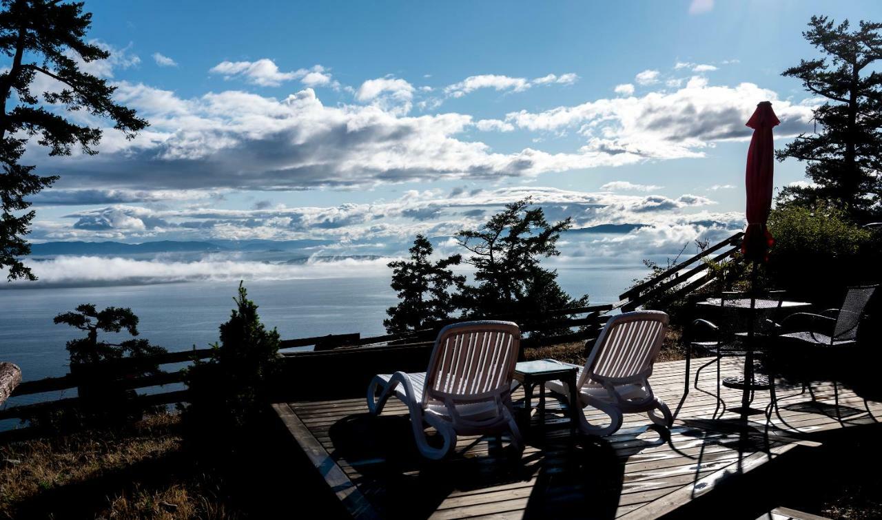 Shangri-La Oceanfront Vacation Home Bedwell Harbour Exterior photo