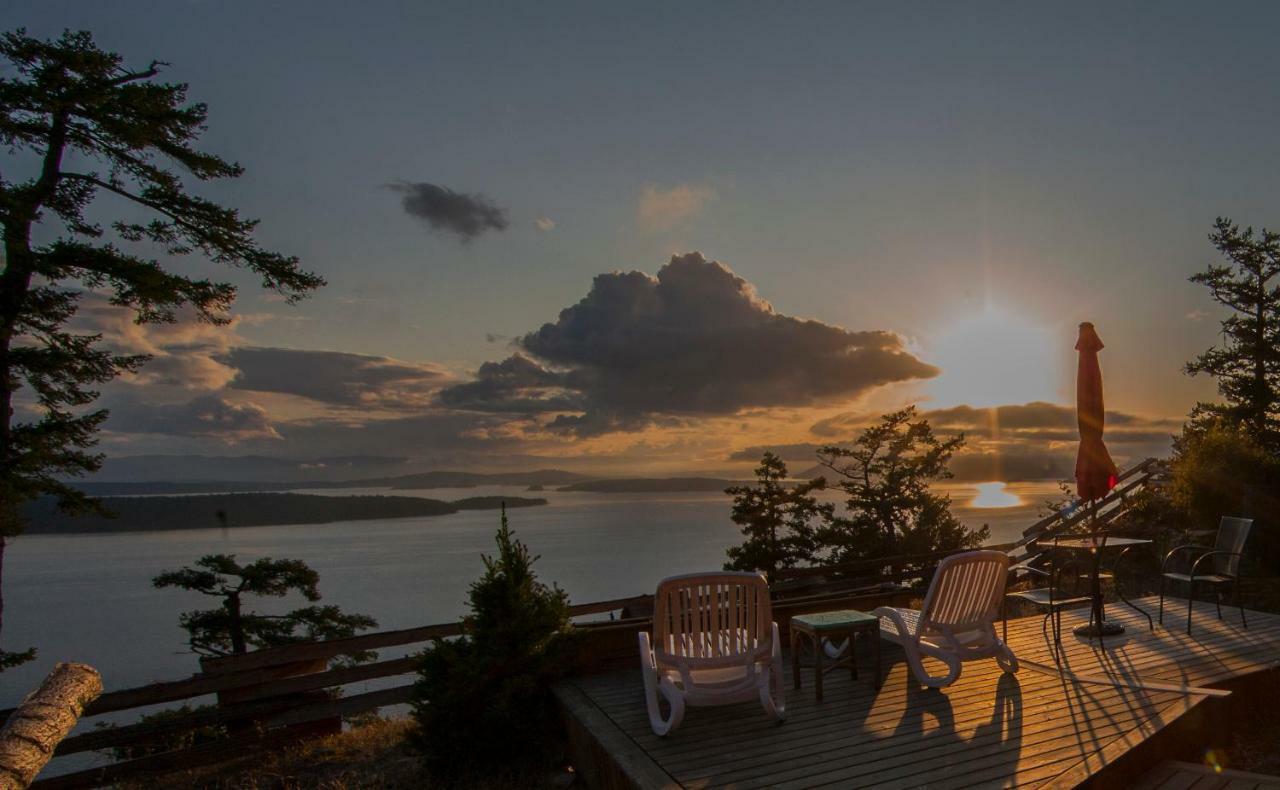 Shangri-La Oceanfront Vacation Home Bedwell Harbour Exterior photo